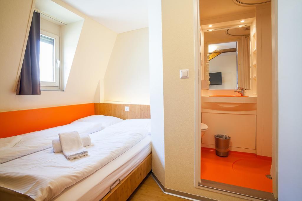 Easyhotel Basel City - Contactless Self Check-In Стая снимка